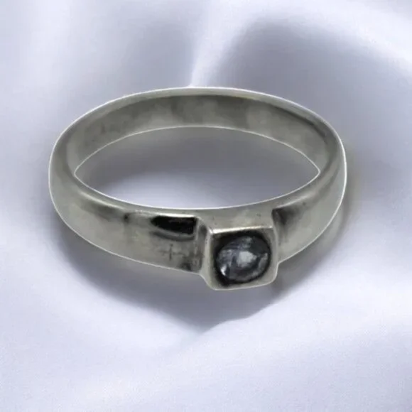 Vintage Sterling Silver & Petite Aquamarine Ring 925